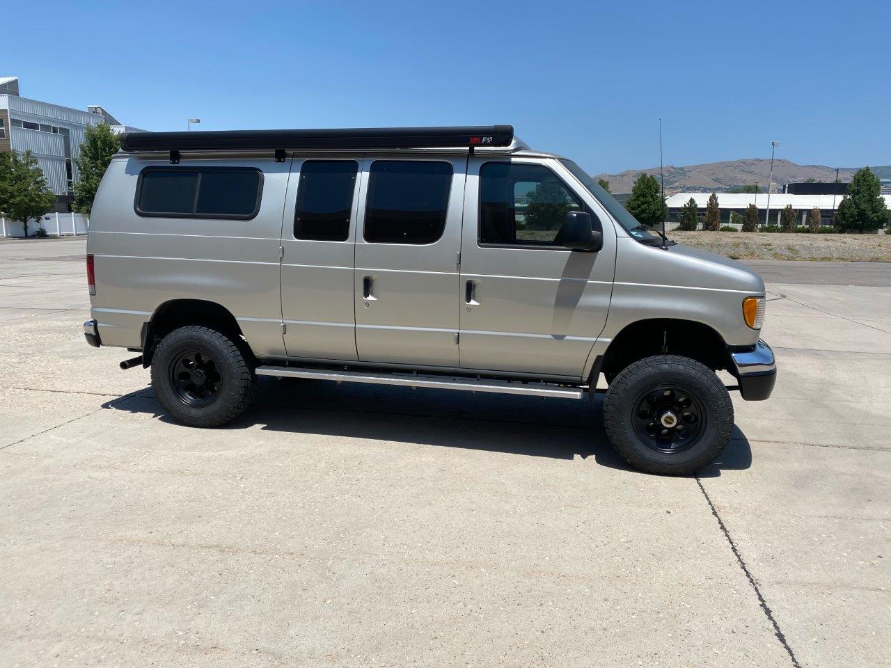 03FordE250A4x4TY_ Cover