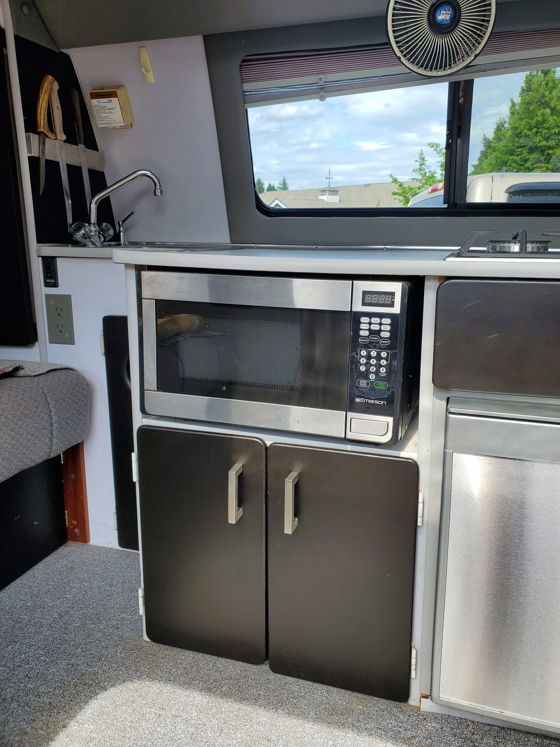 2001 Chevy Express 2500 EB50 Penthouse Top, galley microwave and cabinets