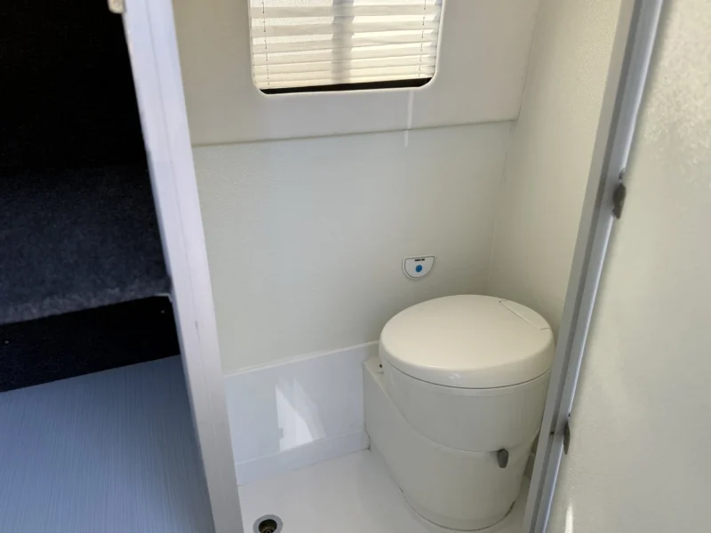 2018 Mercedes Sprinter 2500 144 High Roof 4x4, cassette toilet
