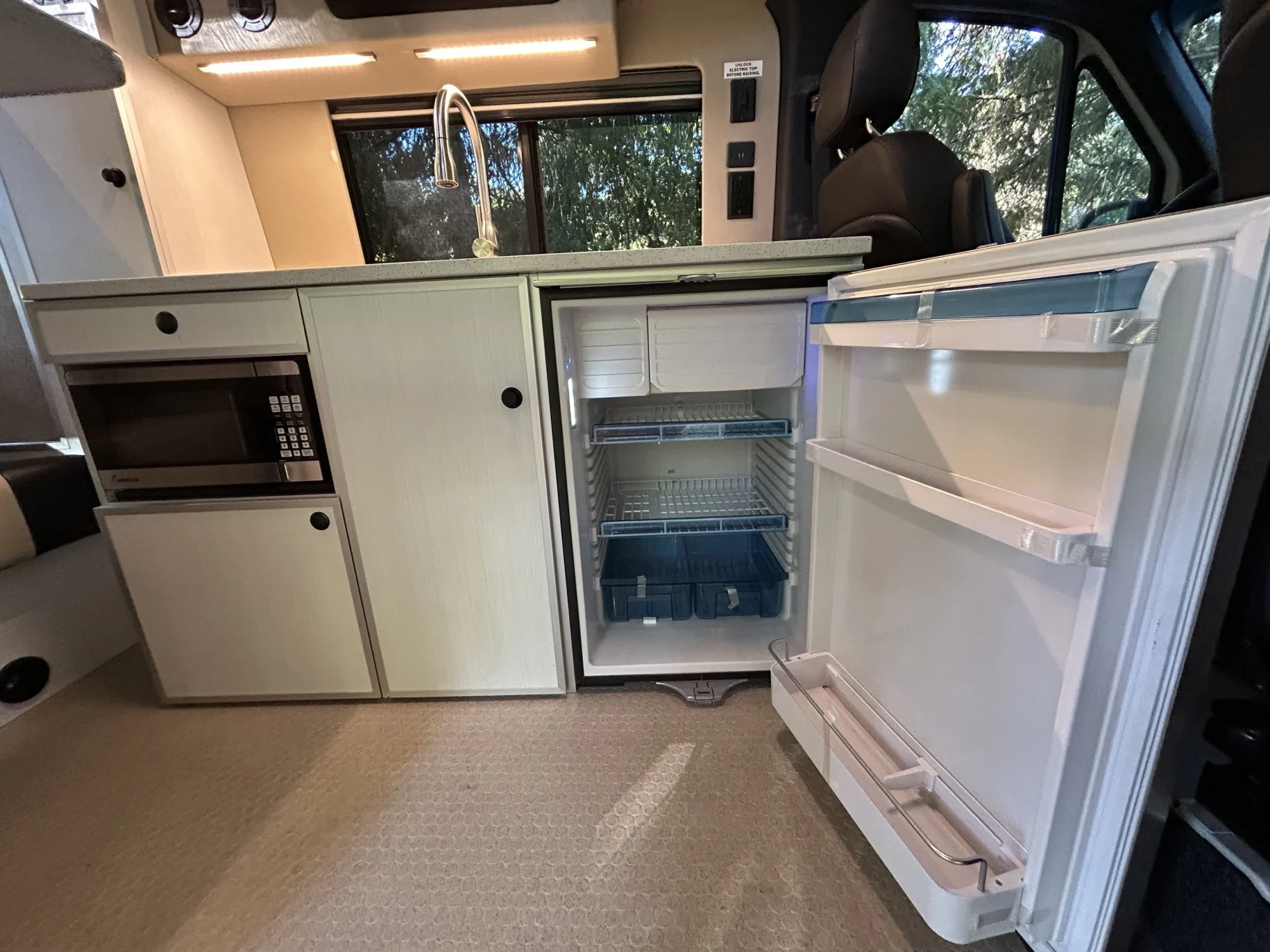 New 2022 Sprinter 2500 144 4x4 RB-150S, galley with microwave and Dometic fridge