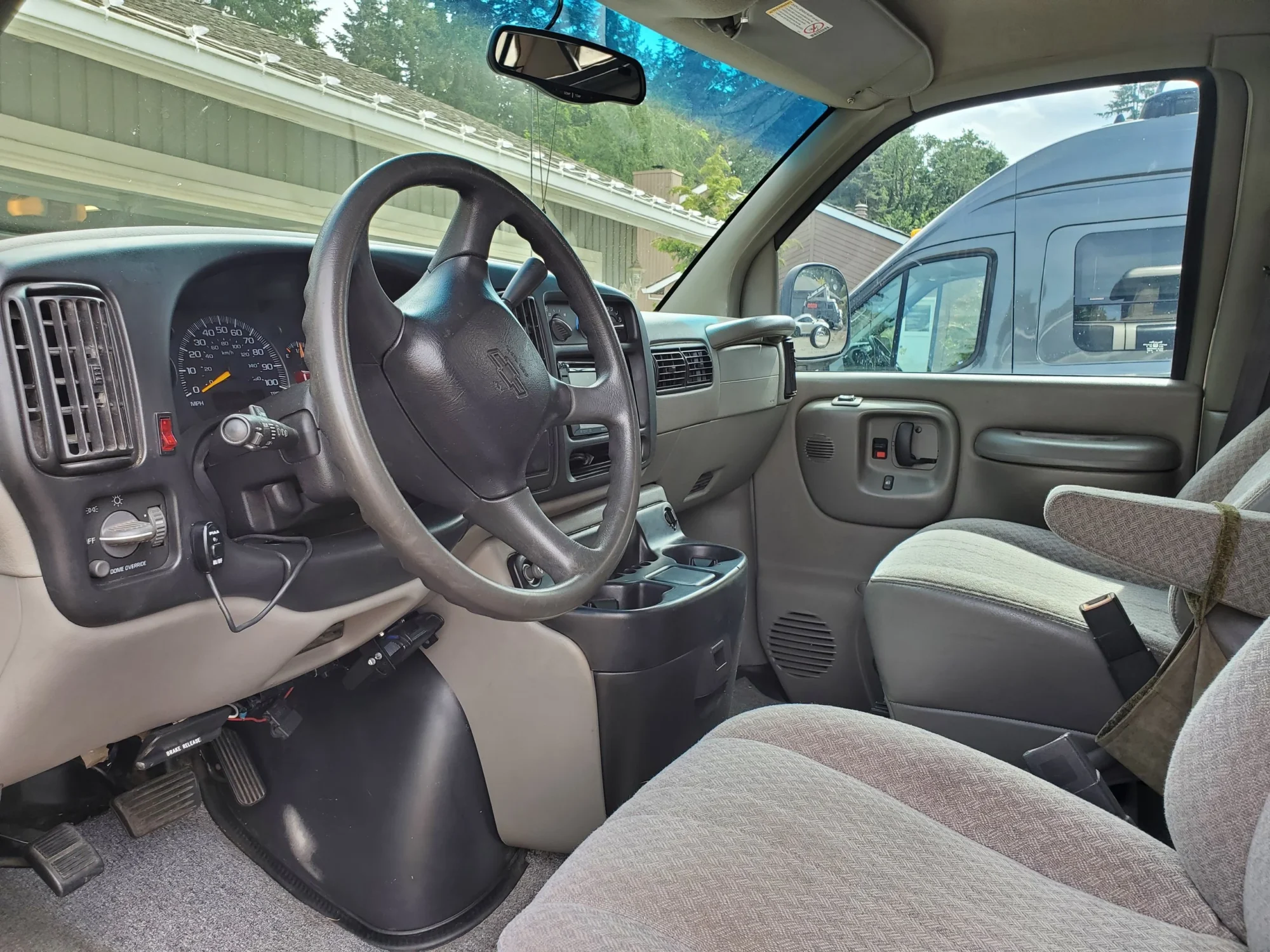 2001 Chevy Express 2500 EB50 Penthouse Top, dash and driver seat