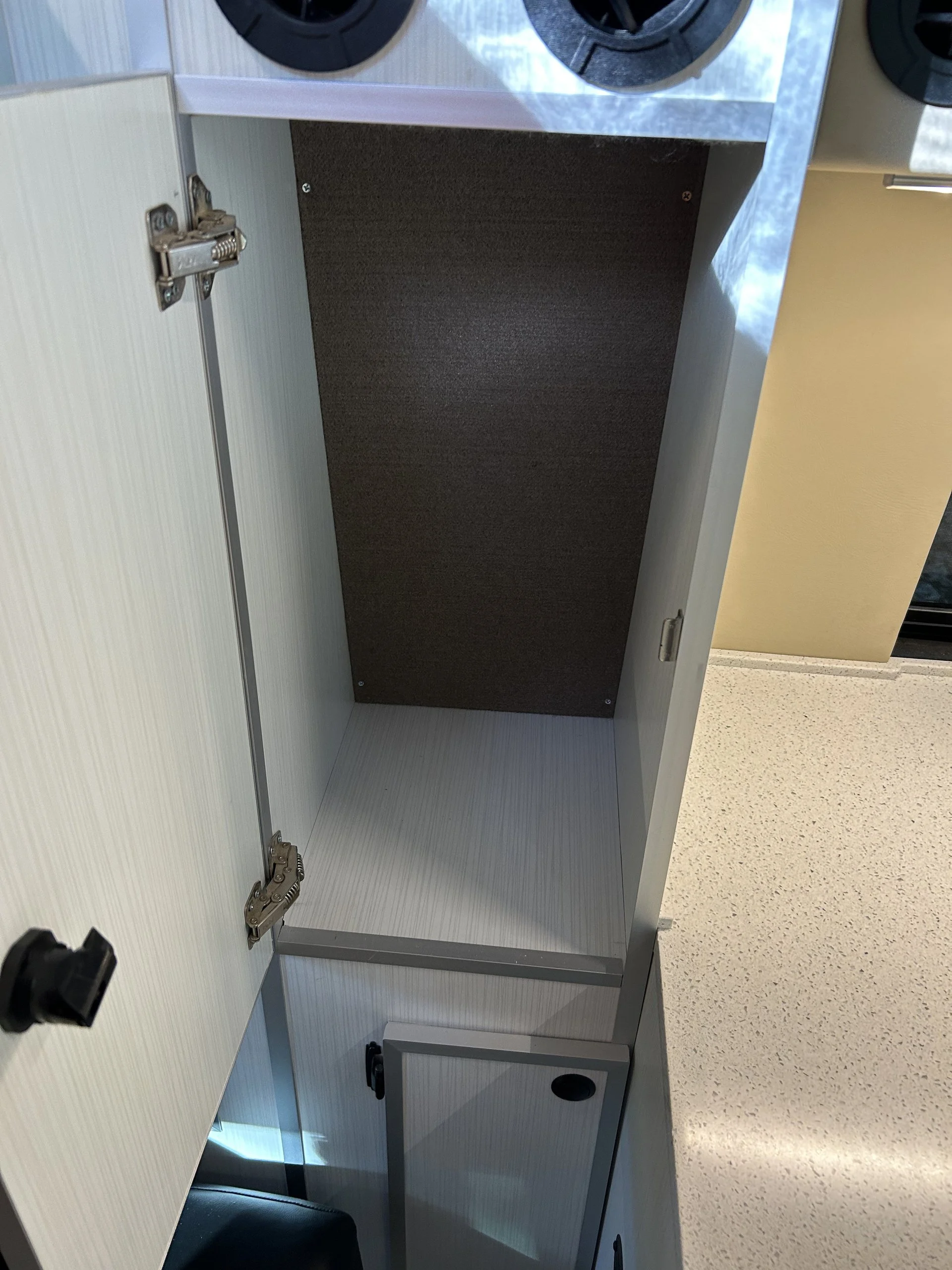 New 2022 Sprinter 2500 144 4x4 RB-150S, storage cabinet
