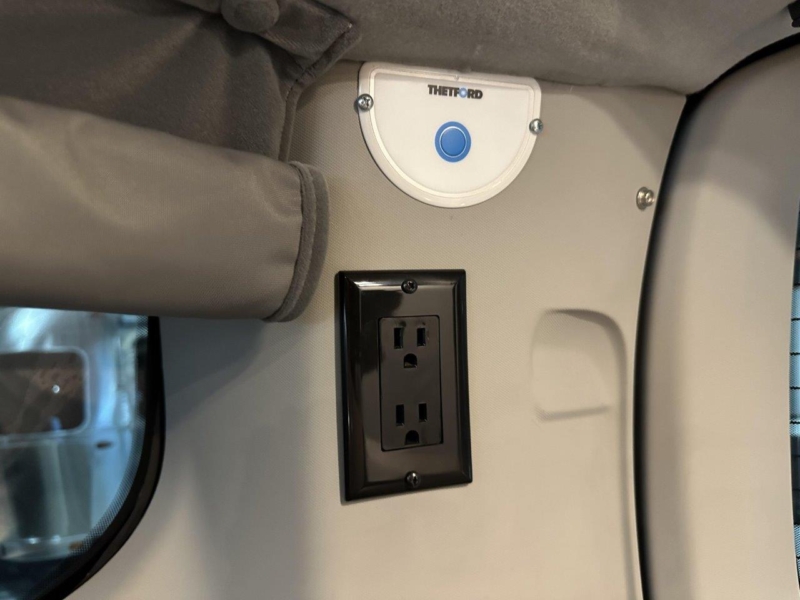 2017_ford_e130t-transit-250-sportsmobile_IMG_4166-10431-scaled