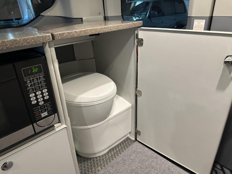 2017_ford_e130t-transit-250-sportsmobile_IMG_4174-10479-scaled