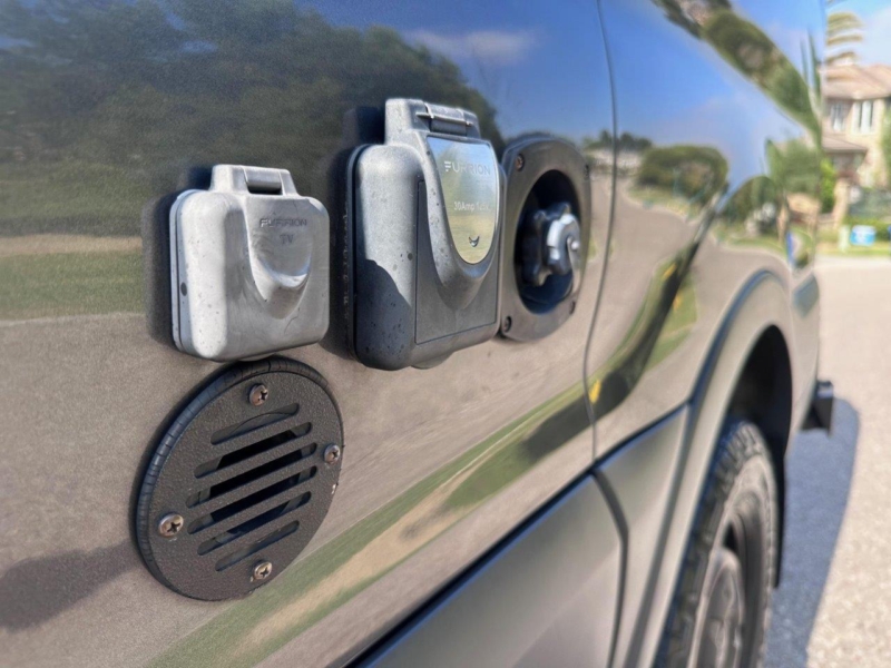 2017_ford_e130t-transit-250-sportsmobile_IMG_6921-09925-scaled