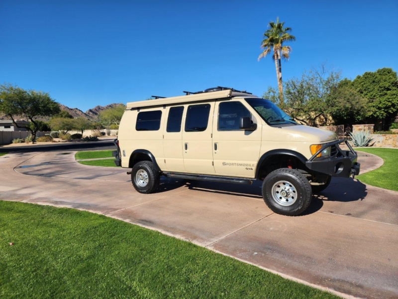 Beige 2004 Ford E-series 4x4.