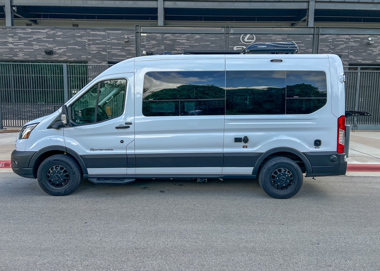 2024 Ford Transit 148 350 Med-Roof AWD — photo 2