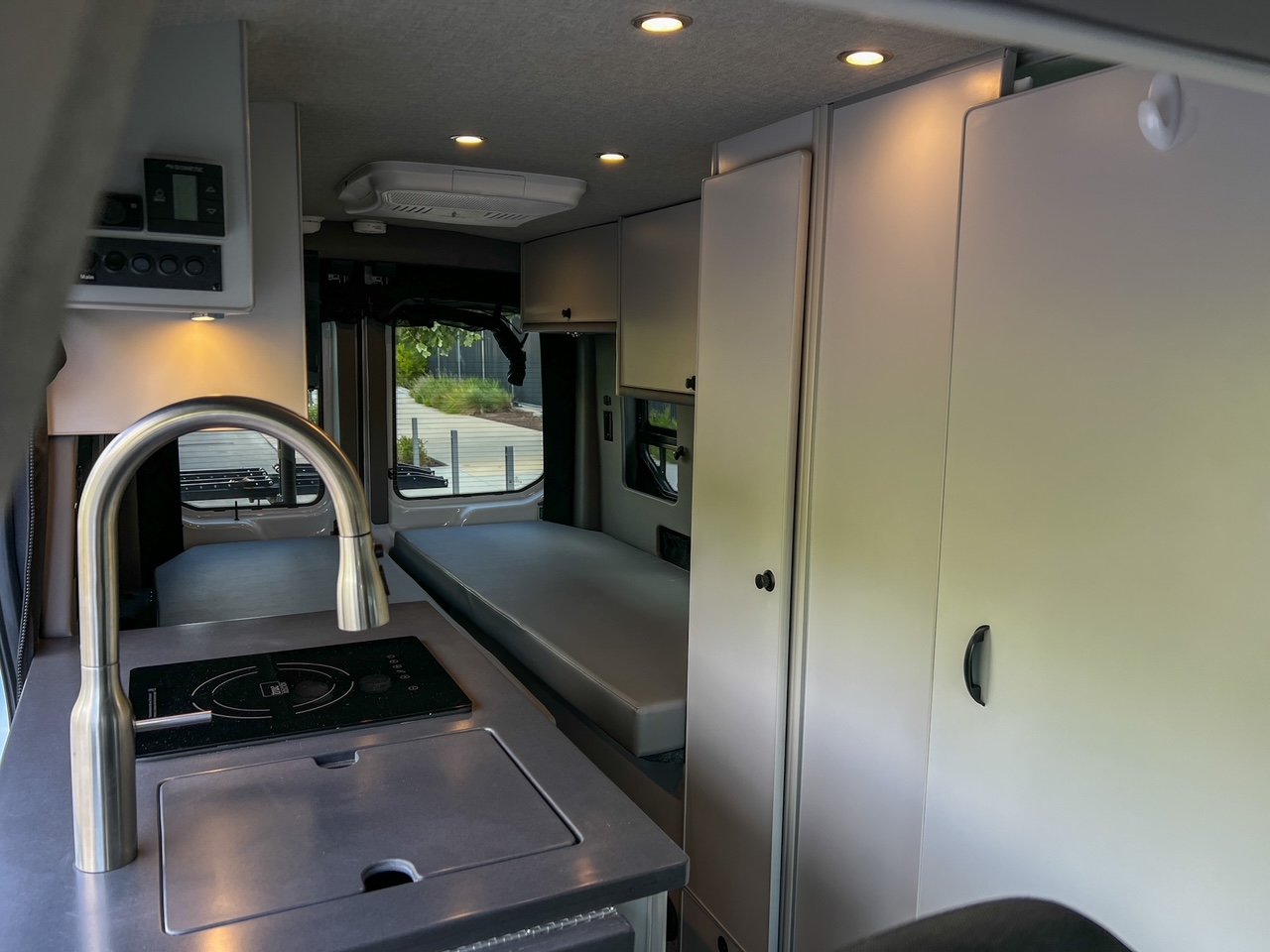 2024 Ford Transit 148 350 Med-Roof AWD — photo 9