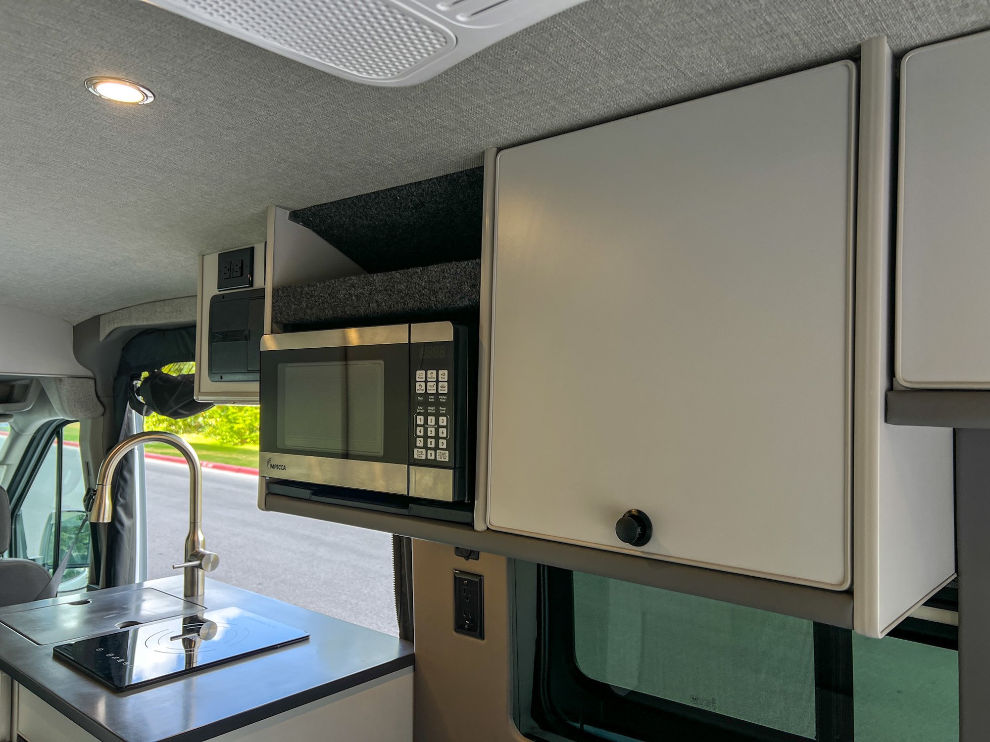 2024 Ford Transit 148 350 Med-Roof AWD — photo 13