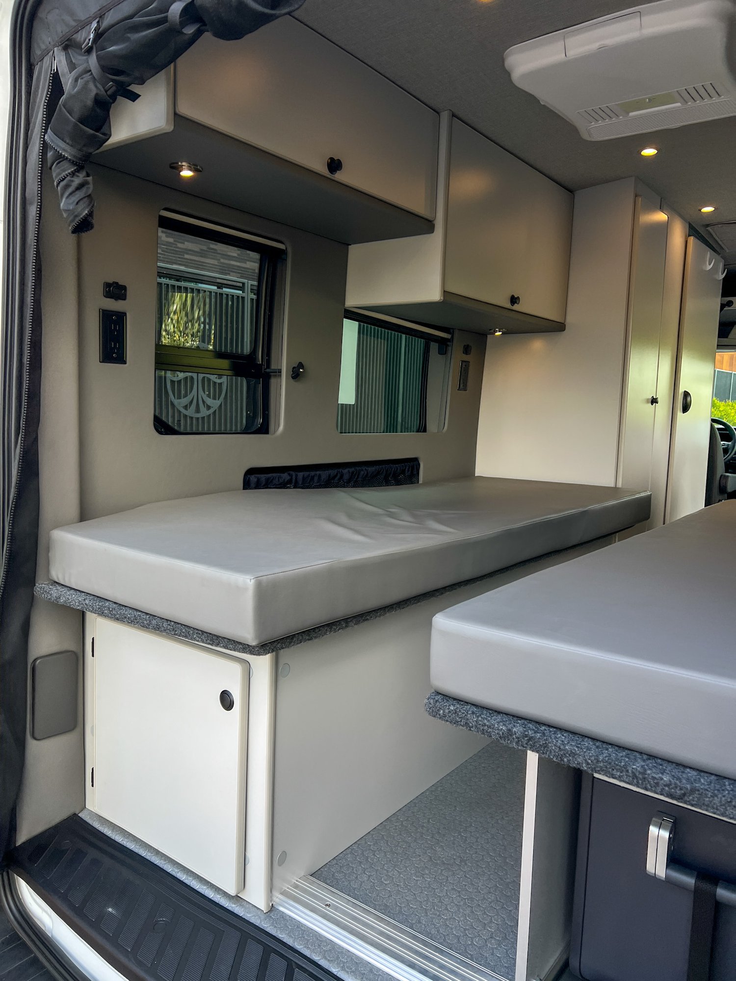 2024 Ford Transit 148 350 Med-Roof AWD — photo 16