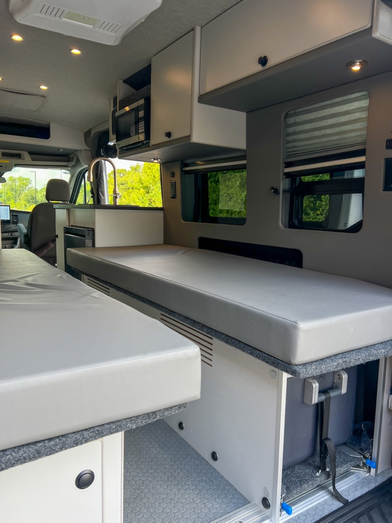 2024 Ford Transit 148 350 Med-Roof AWD — photo 17