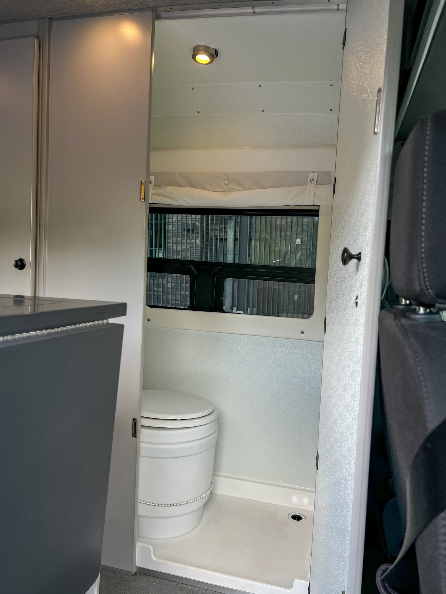 2024 Ford Transit 148 350 Med-Roof AWD — photo 21