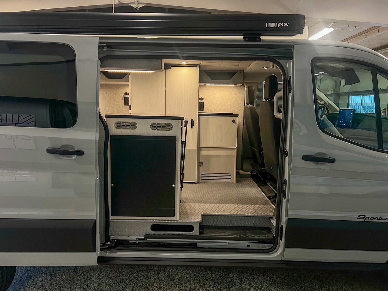 2026-ford-transit-eb-low-roof-bike-hauler-03-dba285