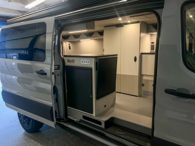 2026-ford-transit-eb-low-roof-bike-hauler-04-40786d