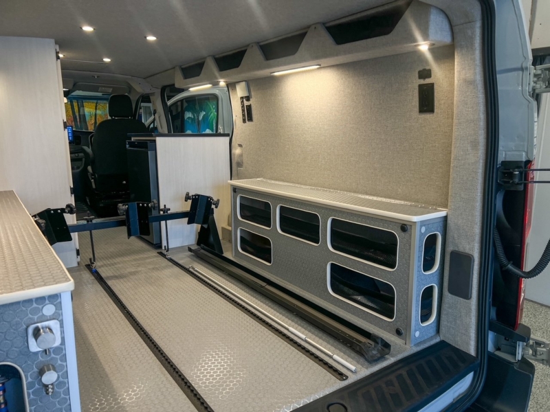 2026-ford-transit-eb-low-roof-bike-hauler-15-8ad81d