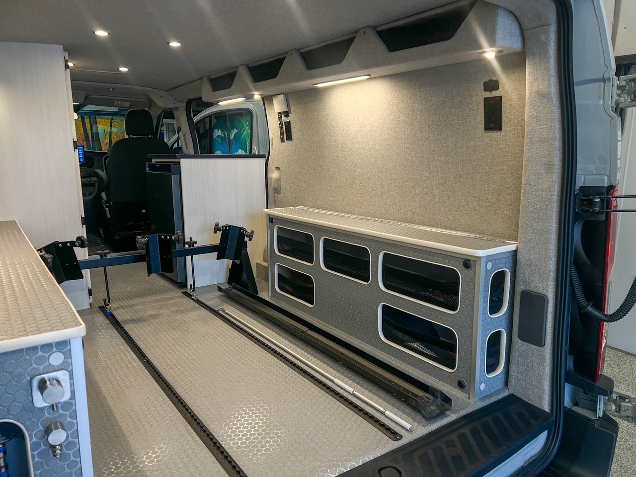 2026-ford-transit-eb-low-roof-bike-hauler-15-8ad81d