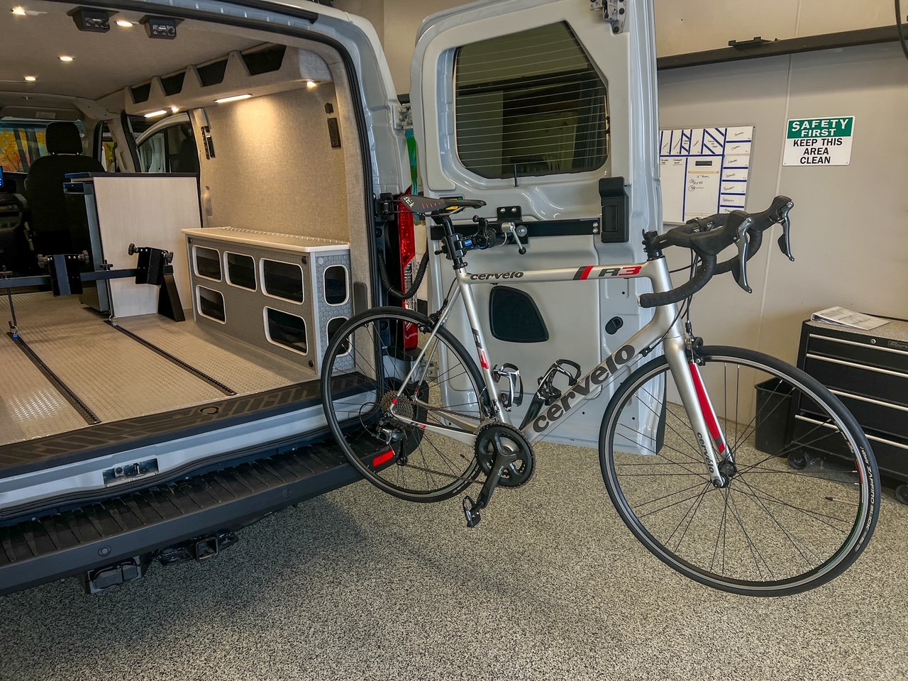 2026-ford-transit-eb-low-roof-bike-hauler-22-f2f806