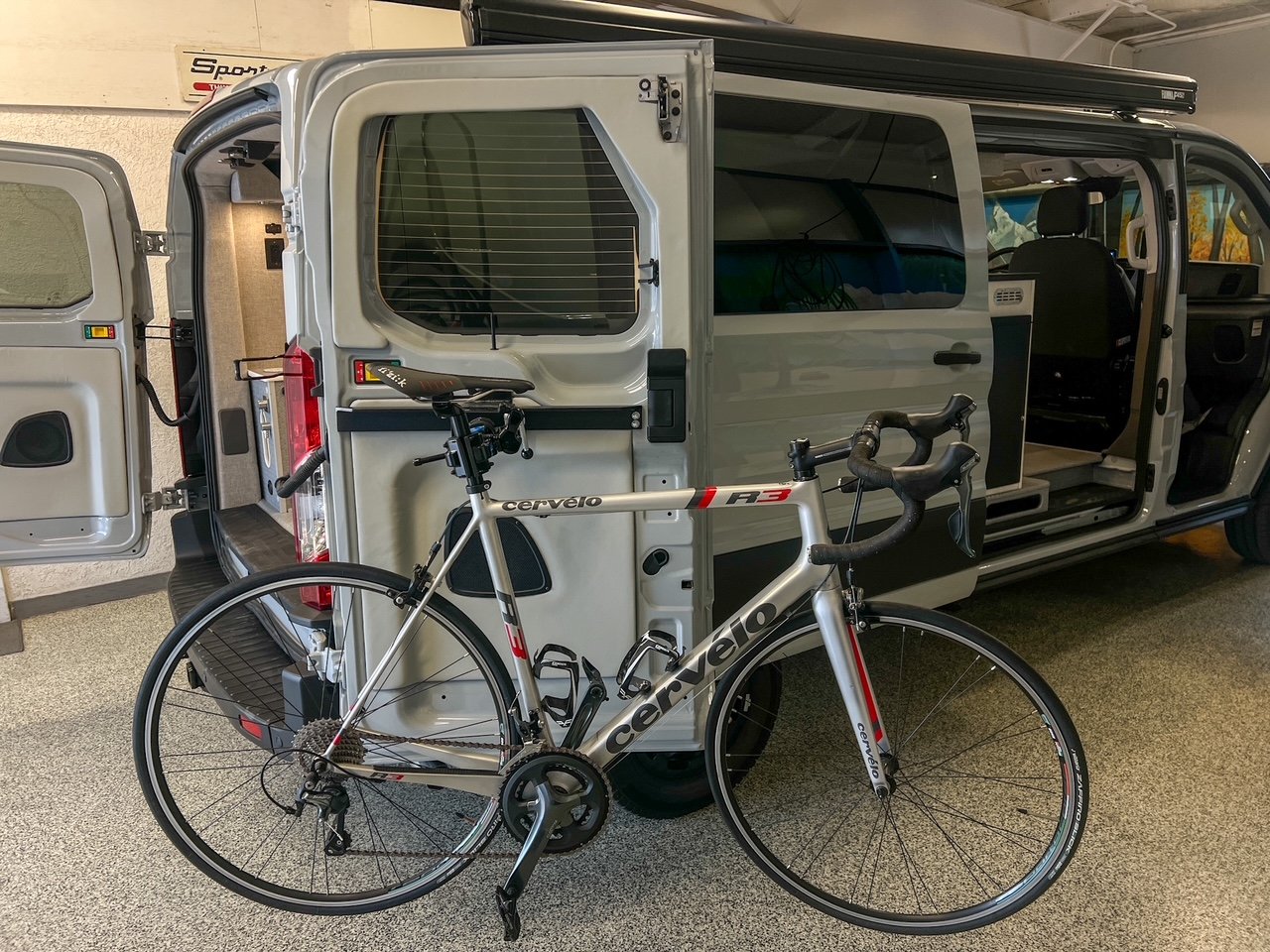 2026-ford-transit-eb-low-roof-bike-hauler-23-6ee052