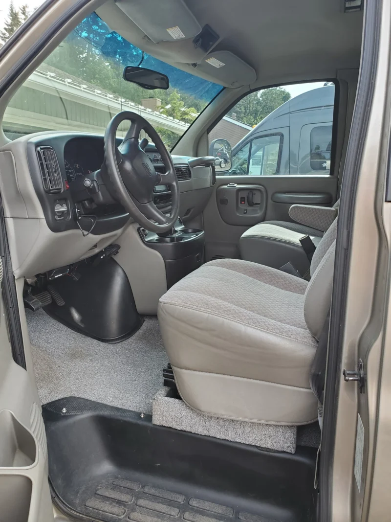 2001 Chevy Express 2500 EB50 Penthouse Top, cab through the open front door