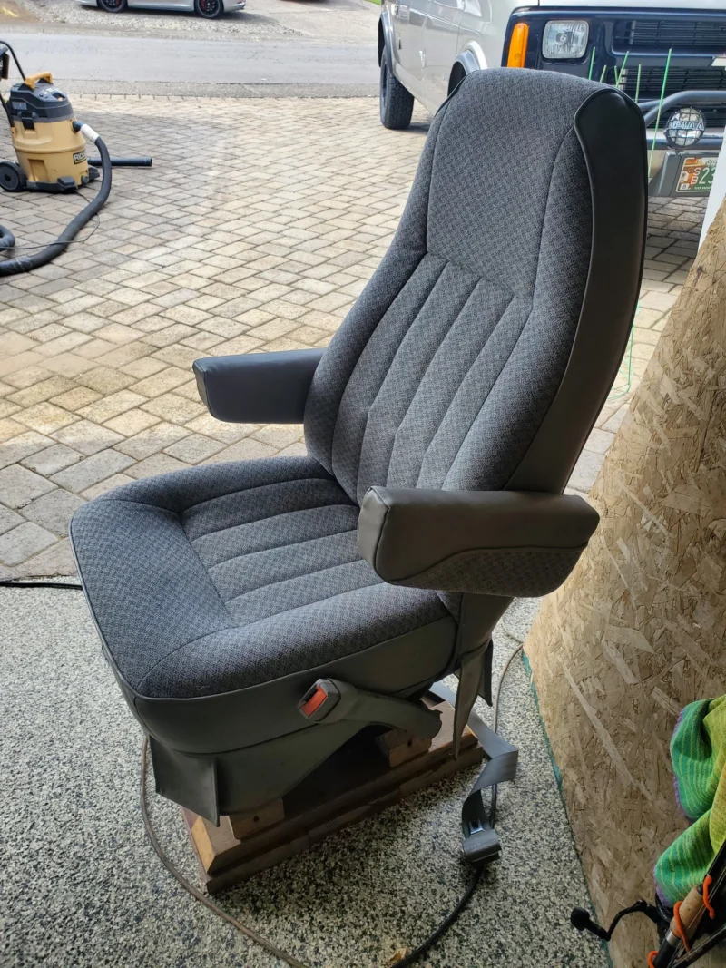 2001 Chevy Express 2500 EB50 Penthouse Top, removable captain's chair