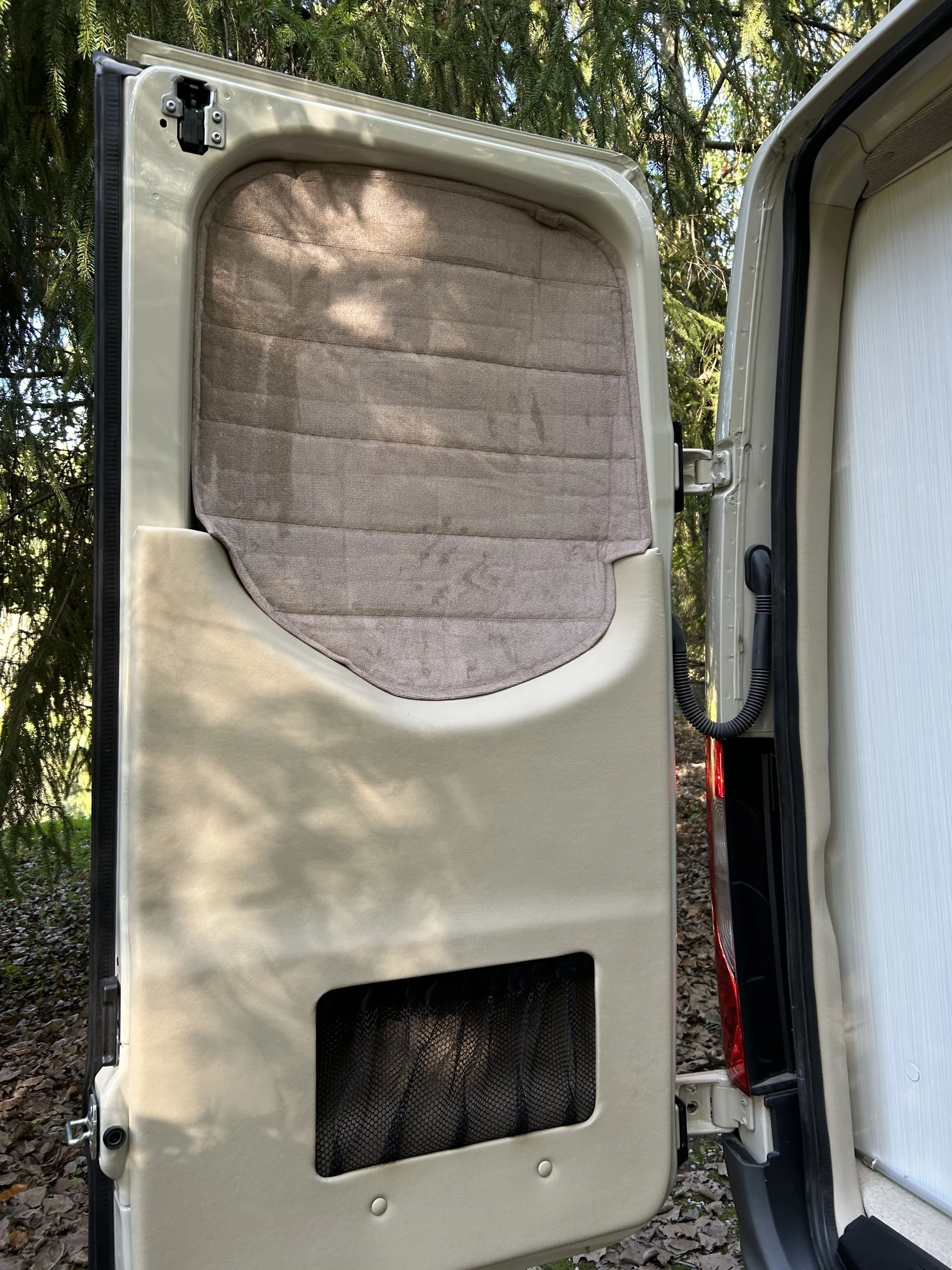 New 2022 Sprinter 2500 144 4x4 RB-150S, rear door interior panel
