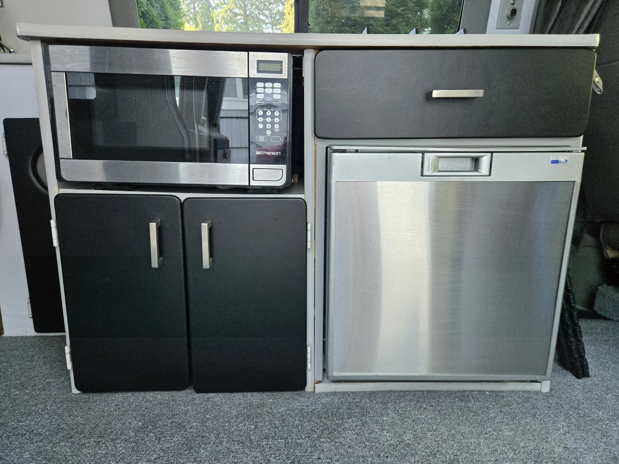 2001 Chevy Express 2500 EB50 Penthouse Top, galley microwave, fridge and cabinets