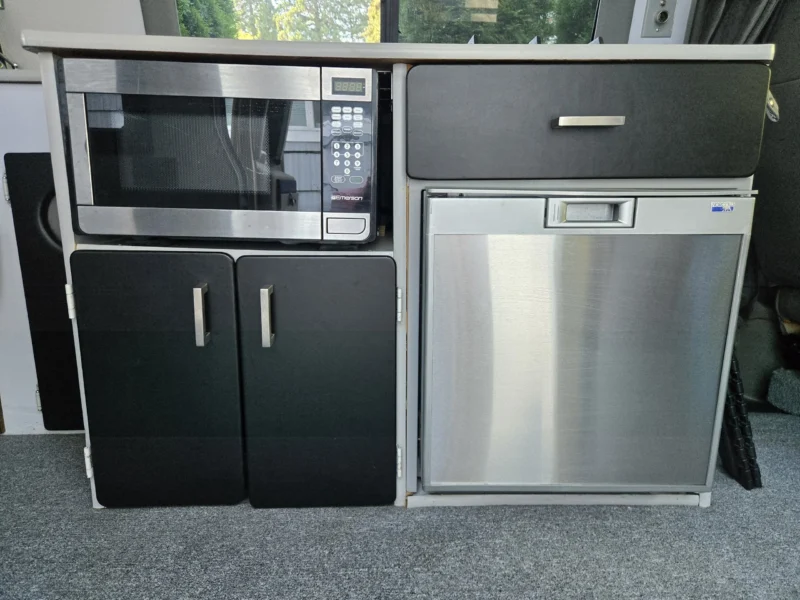 2001 Chevy Express 2500 EB50 Penthouse Top, galley microwave, fridge and cabinets