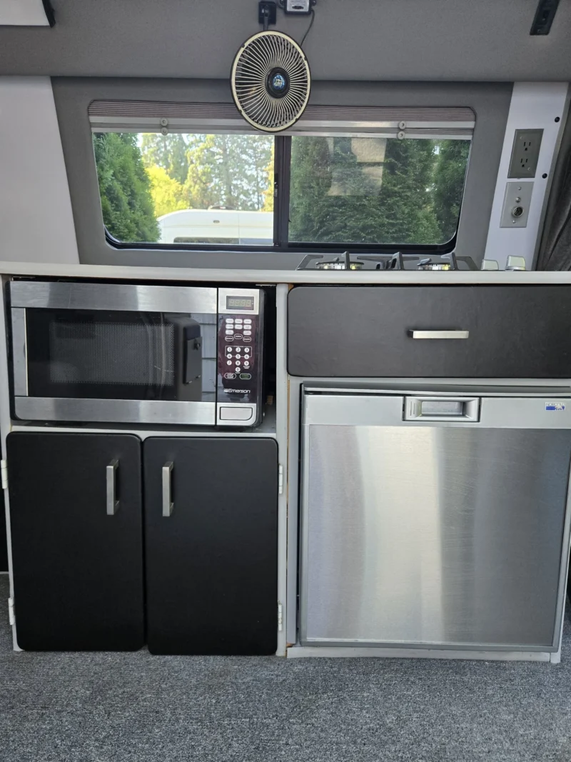 2001 Chevy Express 2500 EB50 Penthouse Top, galley microwave, fridge and cabinets