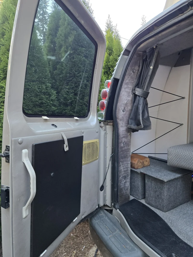 2001 Chevy Express 2500 EB50 Penthouse Top, rear driver-side door and interior