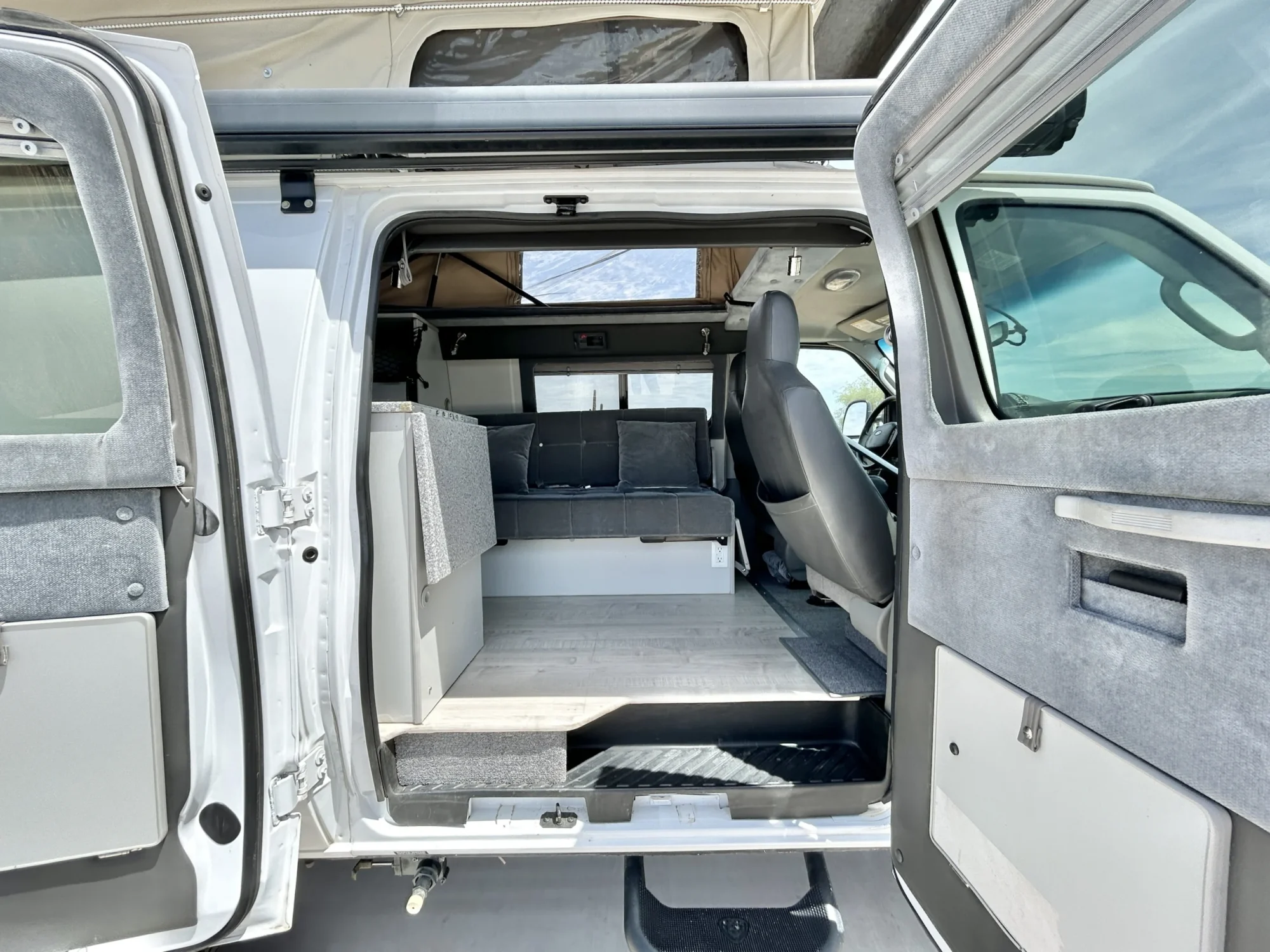 2013 Ford E350 EB Quigley 4x4
