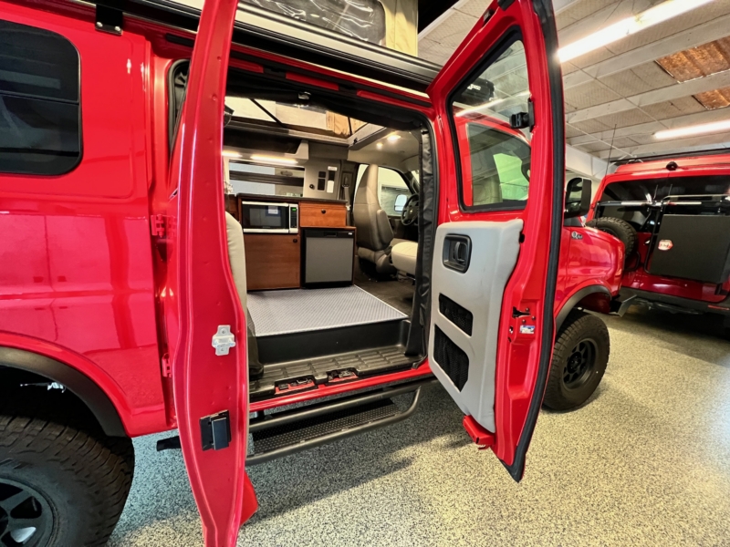 Chevy Express Quigley 4x4 RB-50 camper van