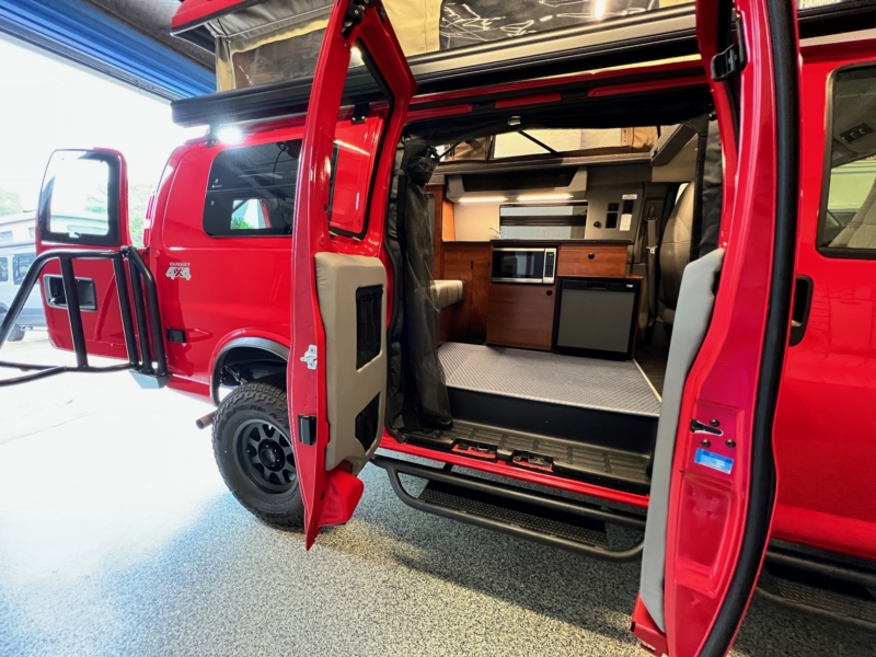 Chevy Express Quigley 4x4 RB-50 camper van