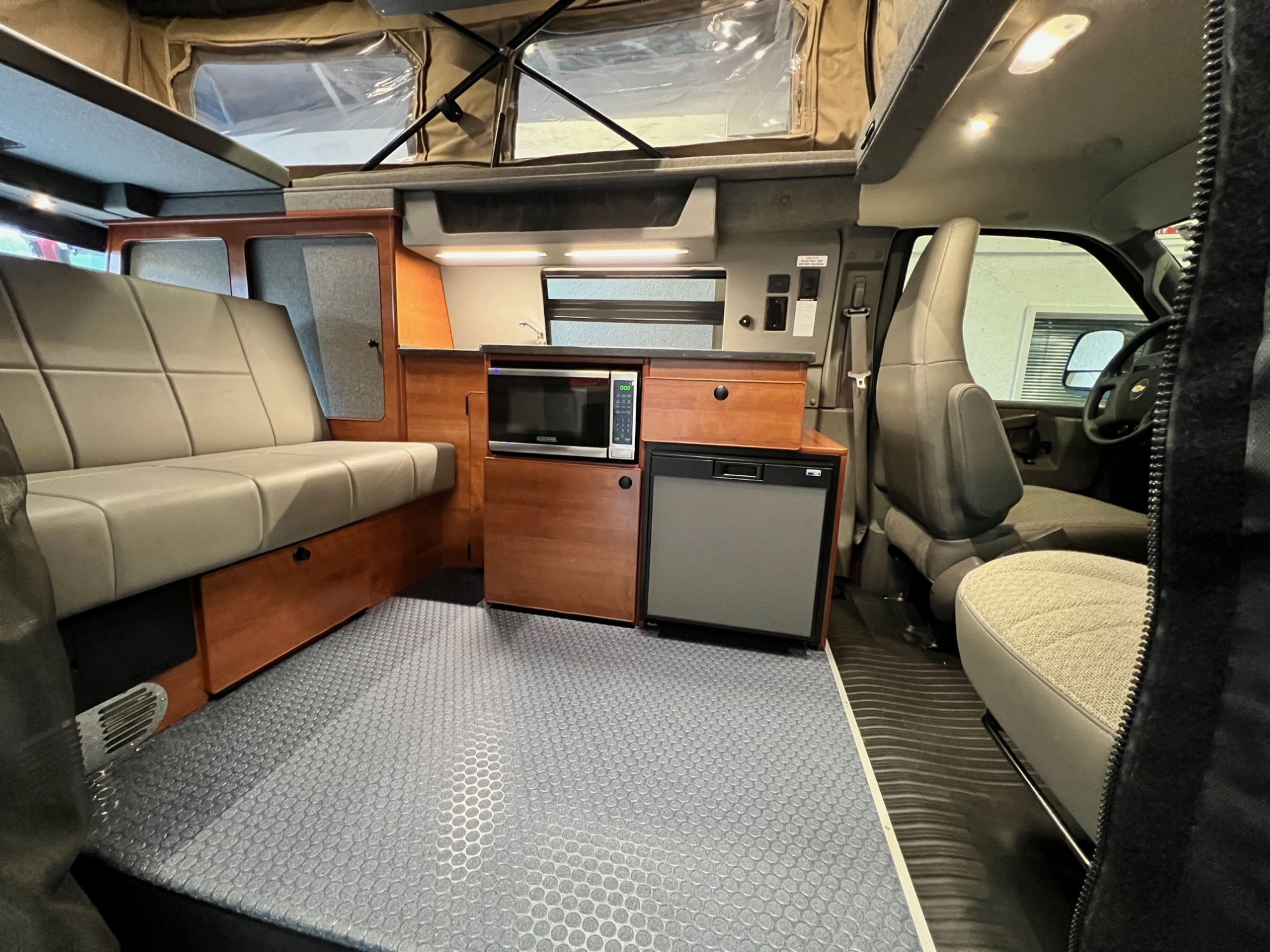 Chevy Express Quigley 4x4 RB-50 camper van