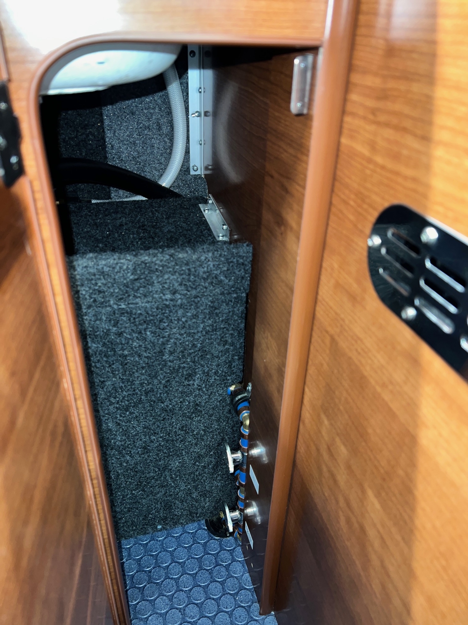 Chevy Express Quigley 4x4 RB-50 camper van