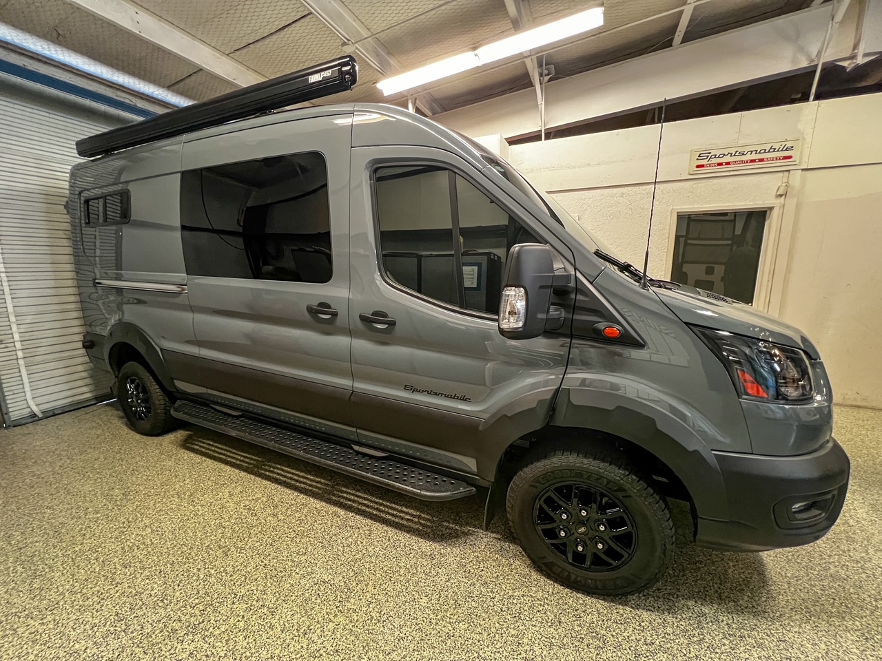 Ford Transit AWD 148 mid-roof garage bike van