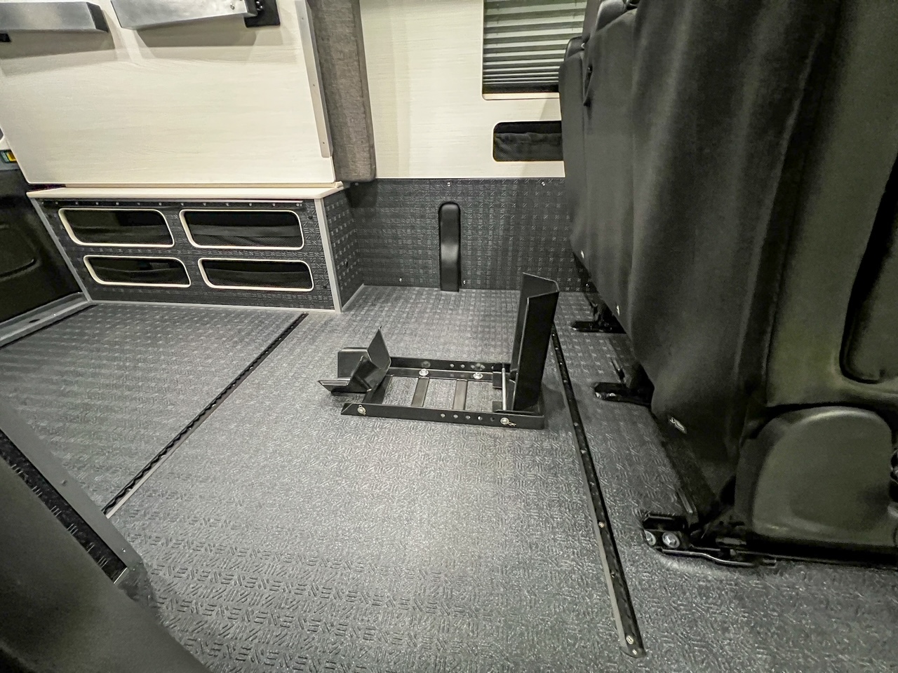 Ford Transit AWD 148 mid-roof garage bike van