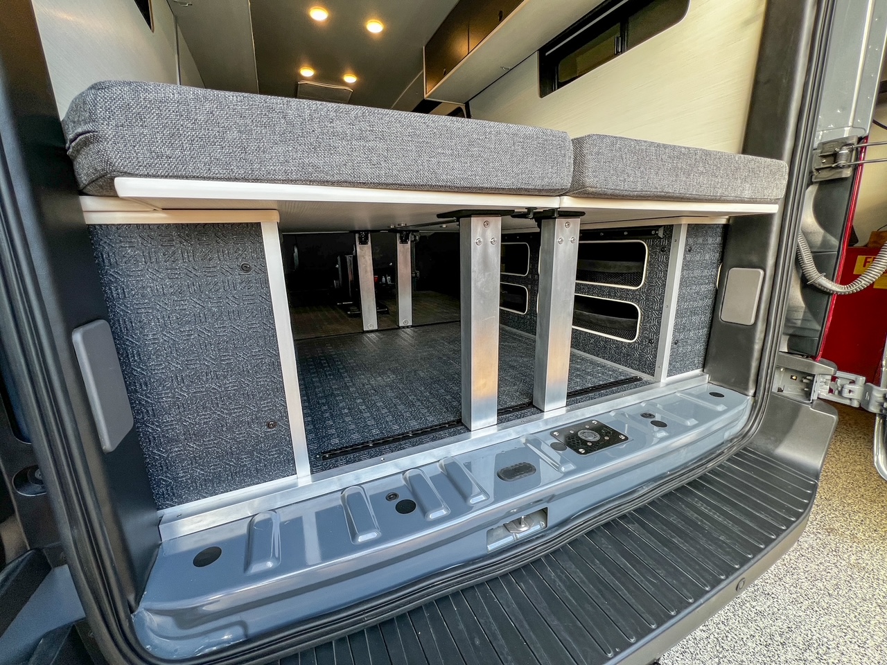 Ford Transit AWD 148 mid-roof garage bike van