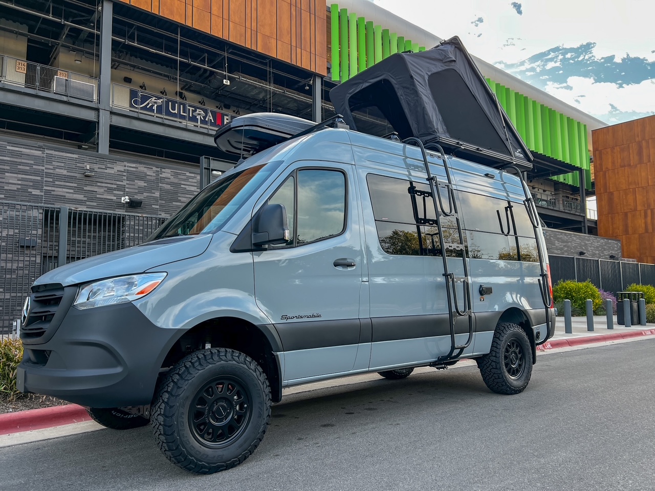 Mercedes Sprinter 144 high-roof Roofnest camper van