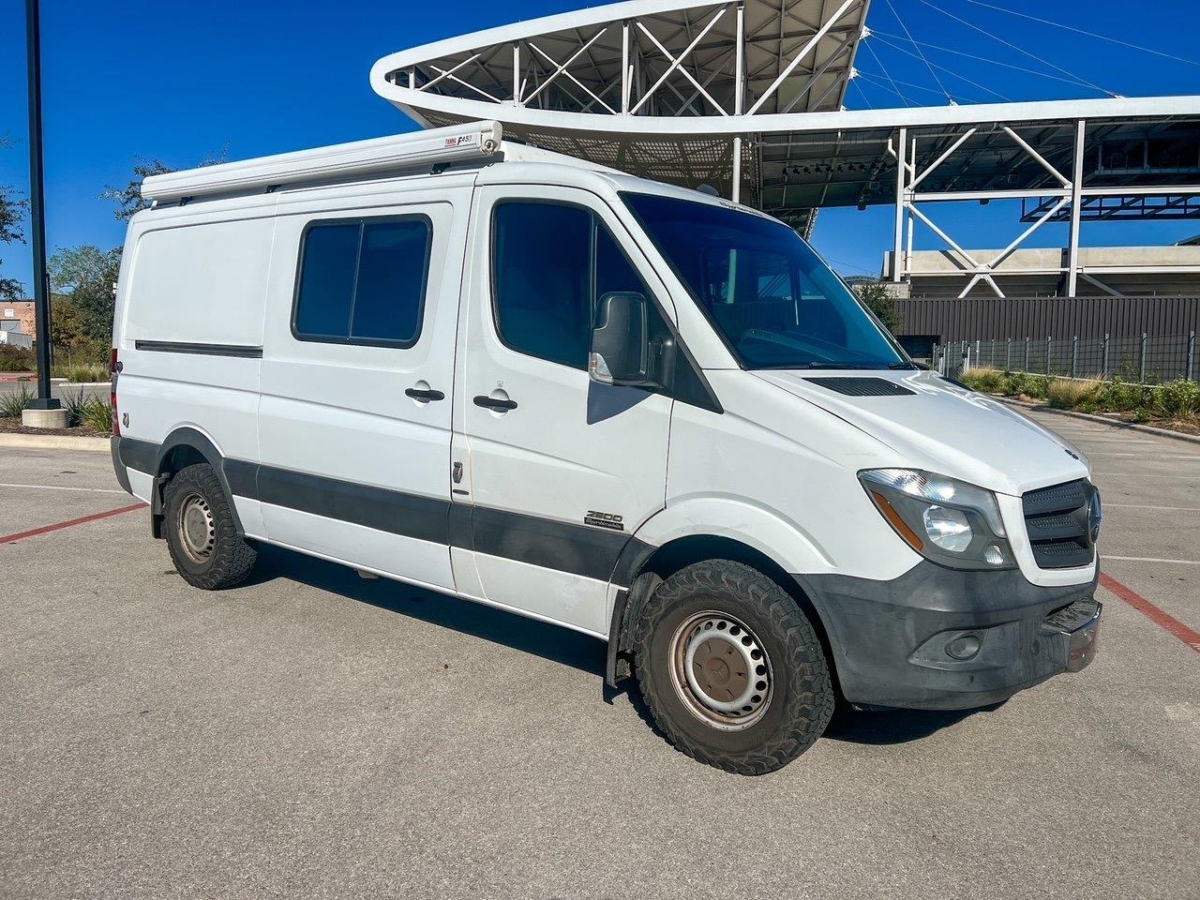 Sprinter 140 2014 Mercedes Sprinter 144” 2500 | 2x4 | PH