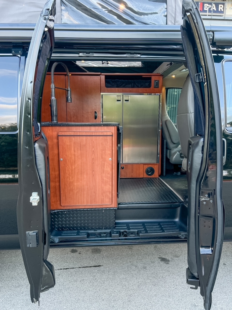 Chevy Express Quigley 4x4 penthouse camper van