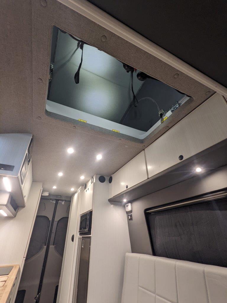 Sportsmobile Sprinter 144 SCA top conversion hatch