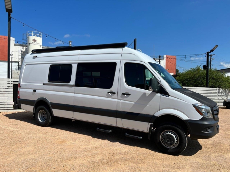 White 2018 Mercedes Sprinter 3500 170.