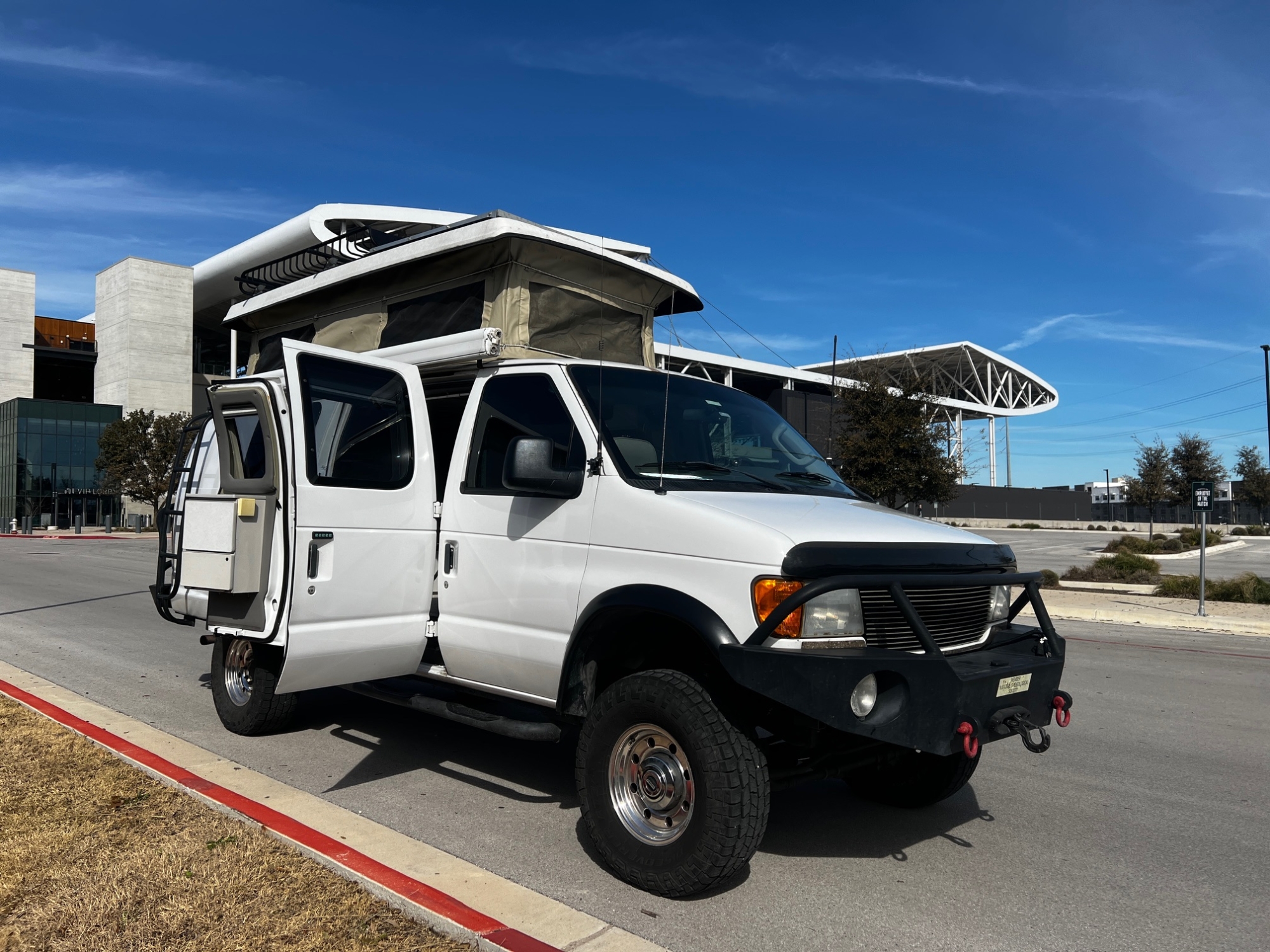 White 2003 Ford E350 Penthouse top.