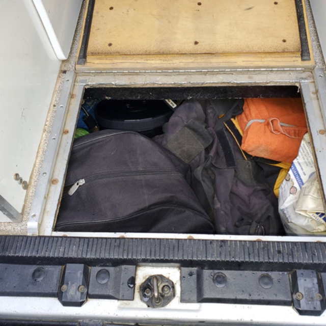 lockable-storage-box-former-tire-storage-2[1]